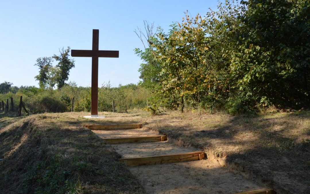Emlékkereszt a Sóstói-erdőben
